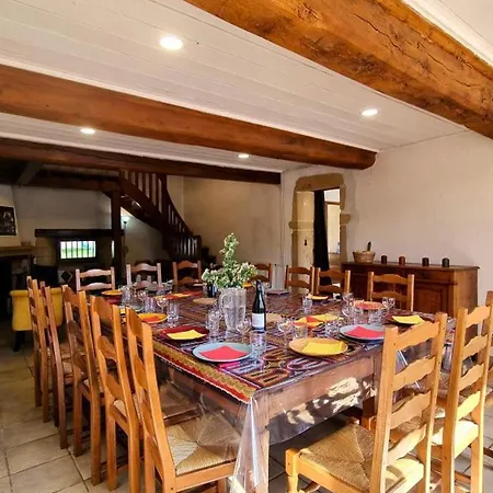 Maison Paisible Avec Animaux Admis - 15 Pers. Country house Saint-Hilaire-sous-Charlieu