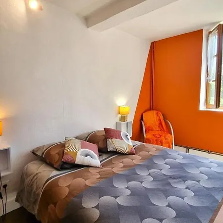 Maison Paisible Avec Animaux Admis - 15 Pers. Country house Saint-Hilaire-sous-Charlieu